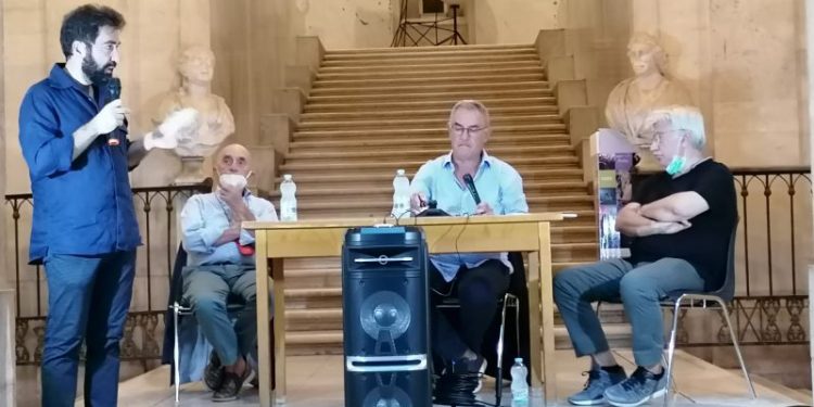 Taglio dei parlamentari. Le ragioni del “sì” e quelle del “no” a confronto