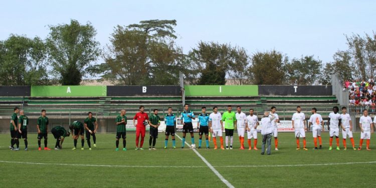 CALCIO – È una festa del calcio il derby d’Eccellenza Bitonto-Omnia, che finisce in parità (2-2)