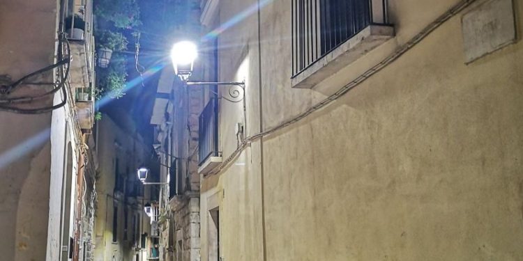 Nuova luce per le strade del centro antico e corso Vittorio Emanuele: arrivano le lampade a led