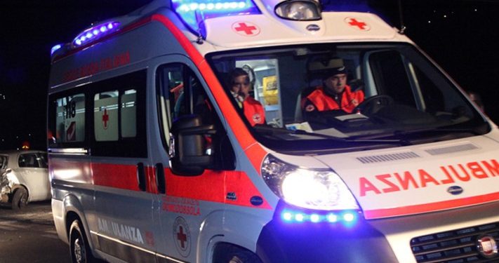 Miracolo a Tesero. Crolla un poggiolo e volo di tre metri per bimba e papà bitontini: salvi