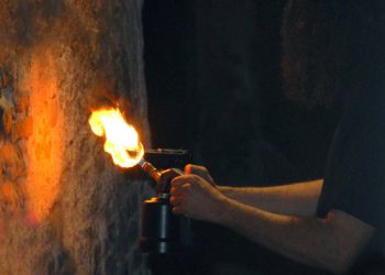 Furto nella notte al Caffè Meeting in via D’Angiò. Bottino di 4000 euro
