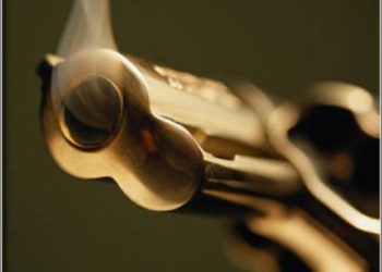 Disturbava il clan con la sua esuberanza, gambizzato un minorenne