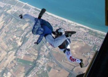 Tragico primo volo, muore 38enne paracadutista bitontino
