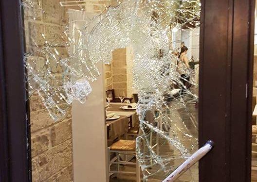 Distrutta nella notte la vetrata d’ingresso della pizzeria in via Pasculli