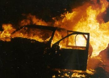 Nella notte tra venerdì e sabato, bruciata un’auto in via Bellini