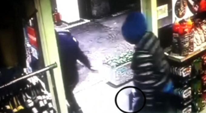 Ma l’emergenza non si ferma. In serata, due balordi con pistole assaltano a vuoto l’Hegemonya Ice