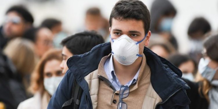 “Io con la mascherina passo tra ragazzi senza: e sono subito offese e parolacce. Perché?”