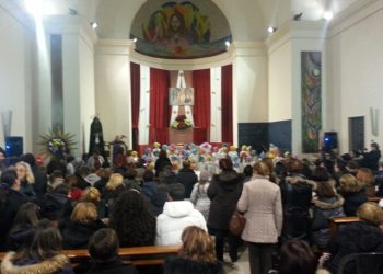 “Un Natale di luci, colori, amore e tanta solidarietà”. I piccoli angeli pittori colpiscono al cuore