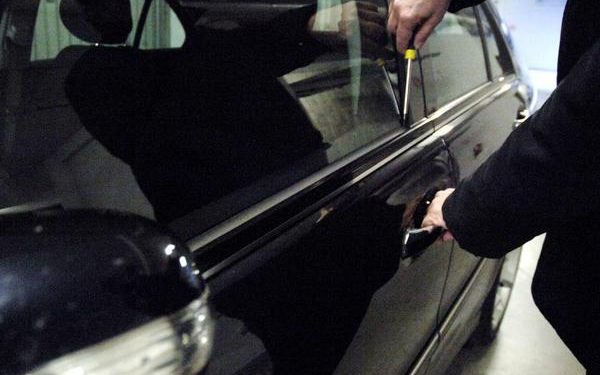 Rubarono un’auto lo scorso 6 Ottobre, due arresti dei Carabinieri