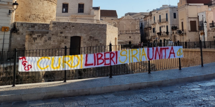 Anche a Bitonto si manifesta contro l’attacco turco ai curdi siriani