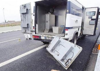 Ultim’ora. Scene da far west: assalto armato ad un furgone di medicinali, sequestrato l’autista