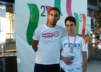 NUOTO – Giuseppe Loiodice, istruttore bitontino, ed il suo team di atleti non vedenti vincono a Bari
