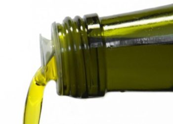 Olio spagnolo contaminato in tavola. La GdF sequestra 8 aziende pugliesi, una di Bitonto
