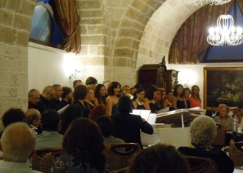 Con l'”happy hour” lirico Verdi e Puccini volano dai teatri al “Vecchio Cortile”