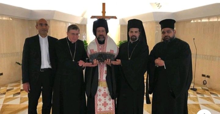 Papa Francesco dona al Patriarca reliquia di San Pietro tramite mons. Palmieri, già vicario della Basilica dei Santi Medici di Bitonto
