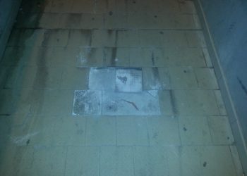 Non soltanto muri sporchi, ma anche pavimentazione rotta: ecco il sottopasso di via Giovinazzo