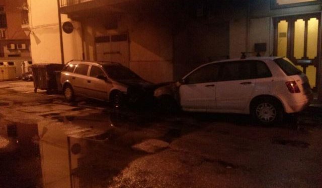 Altre due auto incendiate nella notte. E’ di nuovo incubo piromane?