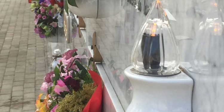 Lampade votive. Ecco il nuovo (momentaneo) regolamento. Si andrà avanti a a batteria e a energia solare