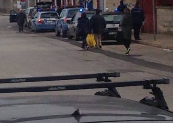 Polizia locale e Polizia di Stato contro i commercianti abusivi. Multe salate e sequestro di merce