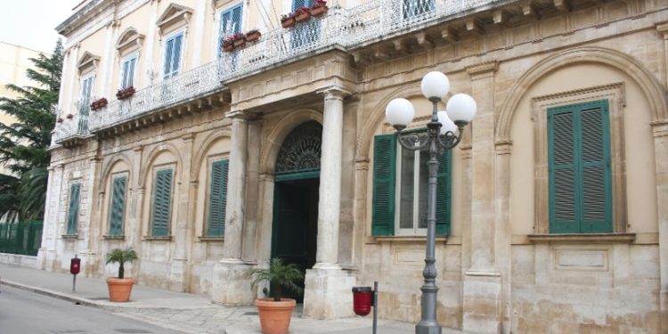 Fuori i dirigenti e i settori, “dentro” i funzionari apicali: ecco il nuovo Statuto comunale