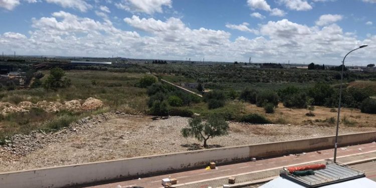 La denuncia di Vogliamo Bitonto Pulita: “Con il mercato settimanale, tornano i rifiuti per strada”