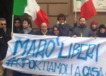 Bari, “Marò liberi”. Il messaggio del Comitato è sul balcone del Palazzo di Città