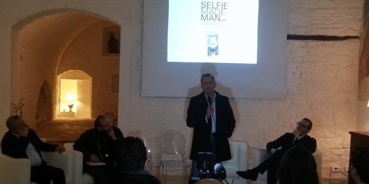 Selfie made man. Le ultime (positive e negative) frontiere della comuncazione e della società