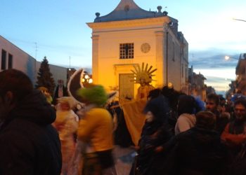 Il Carnevale di Palombaio, che meraviglia! Luci, colori, coriandoli e gioia di una comunità in festa
