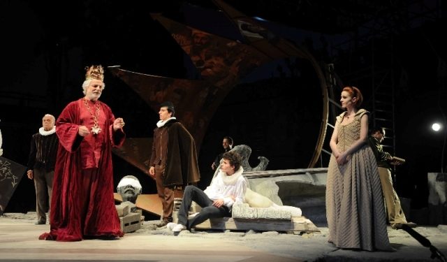Michele Placido è Re Lear. Quando confondere l’amore con le parole genera pazzia