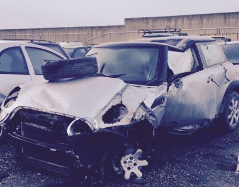 Doppio incidente stradale in poche ore sulla Sp. 231. Asfalto bagnato e due auto distrutte