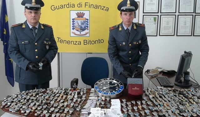 Sventata truffa da un milione di euro. Sequestrati 255 orologi, arrestati i colpevoli