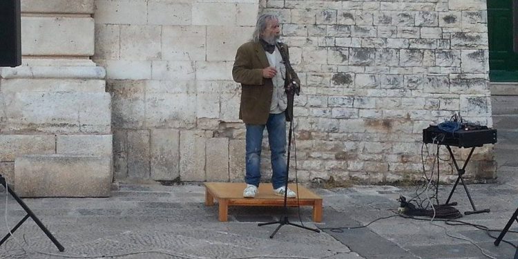 Emergenza Xylella. Gino Ancona ammonisce: “E’ solo una scusa, la colpa è delle multinazionali”