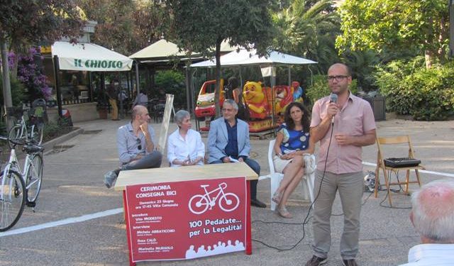 Cento pedalate per la legalità. Consegnate alle associazioni 75 biciclette