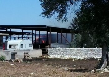 In fiamme grande azienda zootecnica nei pressi di via Modugno