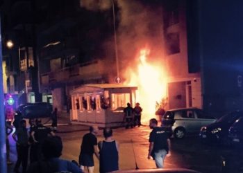 Ultim’ora. Un incendio distrugge il bar “Ladyvin” in via Giacomo Saracino