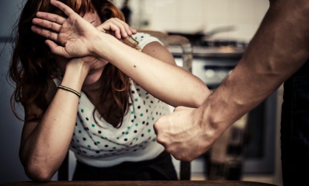 Violenze, minacce e maltrattamenti alla moglie. In manette 60enne pregiudicato bitontino