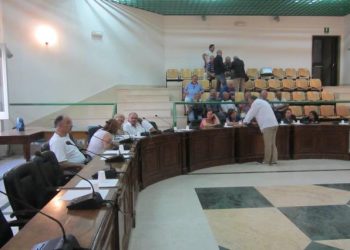 Dipendenti Asv, il nuovo contratto li penalizza e la protesta continua rabbiosa