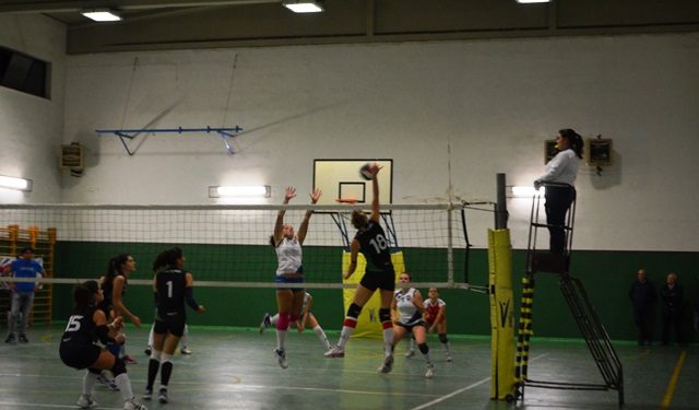 VOLLEY – Esordio casalingo col botto: la Just British Bitonto schianta 3-0 il Città di Bari Volley
