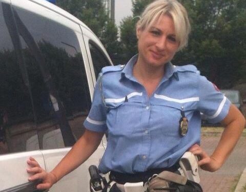 Palio di Rho, agente bitontina di Polizia locale doma un cavallo imbizzarrito ed evita una strage