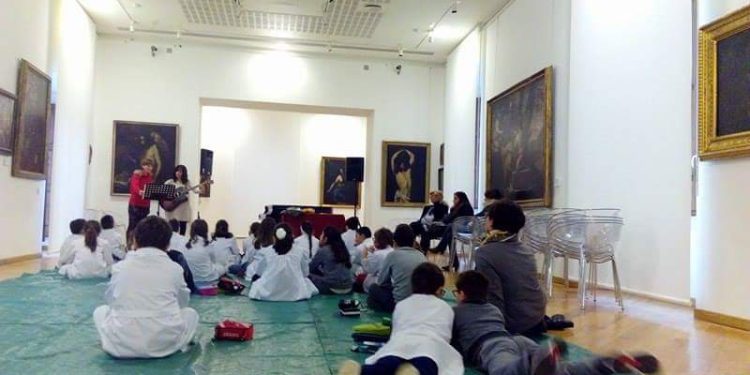“Natale in Galleria” e i bimbi si riscoprono pittori di bellezza
