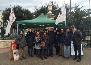 Reddito minimo per tutti. Anche domenica scorsa raccolta firme per aiutare i cittadini disagiati