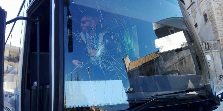 Assalto autobus Novoli. Cinque i bitontini denunciati in stato di libertà