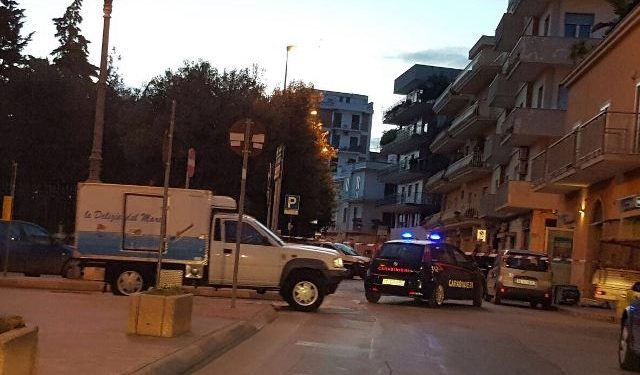 Ultim’ora. Fanno esplodere due sportelli bancomat e li svaligiano. Vano inseguimento dei Carabinieri