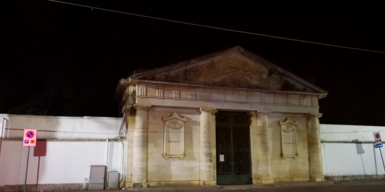 Per il cimitero ci può essere nuova luce. Arriva la proposta di un’azienda milanese per ripristinare tutte le strutture