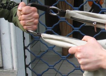 Bari, arrestato rapinatore bitontino in trasferta: vittima una donna nel sottopasso ferroviario