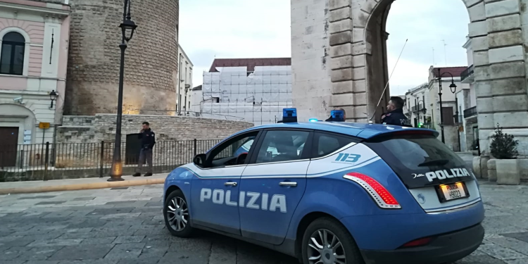 La Polizia col fiato sul collo della malavita. Dopo la sparatoria, controlli, perquisizioni e posti di blocco