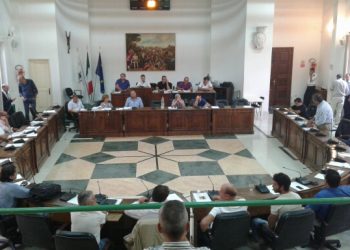 Consiglio comunale 1/PSI fuori dalla maggioranza. Dopo le note stampa, la bagarre si sposta in aula