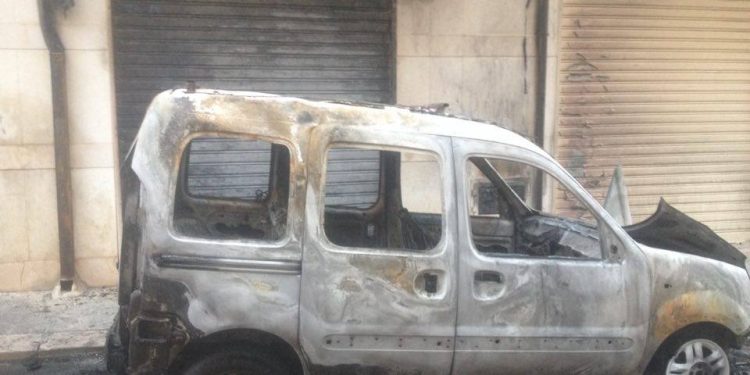 Auto in fiamme nel cuore della notte. Bruciata una Renault Kangoo