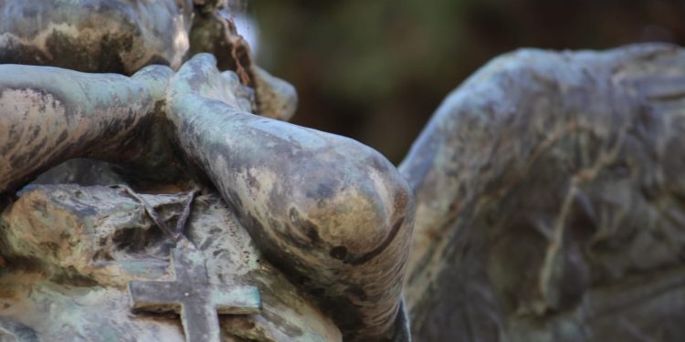 Fatti D’Arte “illumina” il cimitero di Bitonto con letture tratte da “La Divina Commedia”