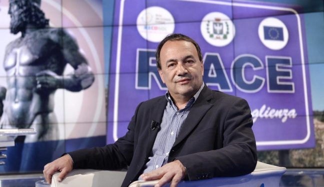 “Il modello Riace è solo una favola”. Forza Italia blocca la mozione di solidarietà al Comune di Mimmo Lucano